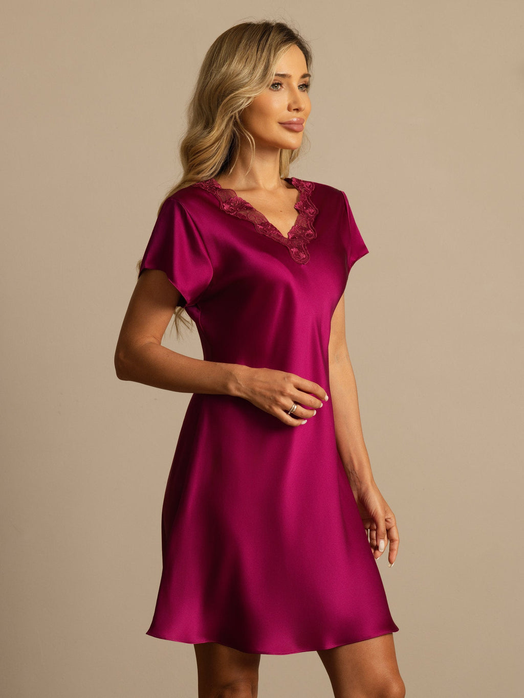 100% Mulberry Silk Short Sleeve Lace V-neck Short Nightgown with Split Hem