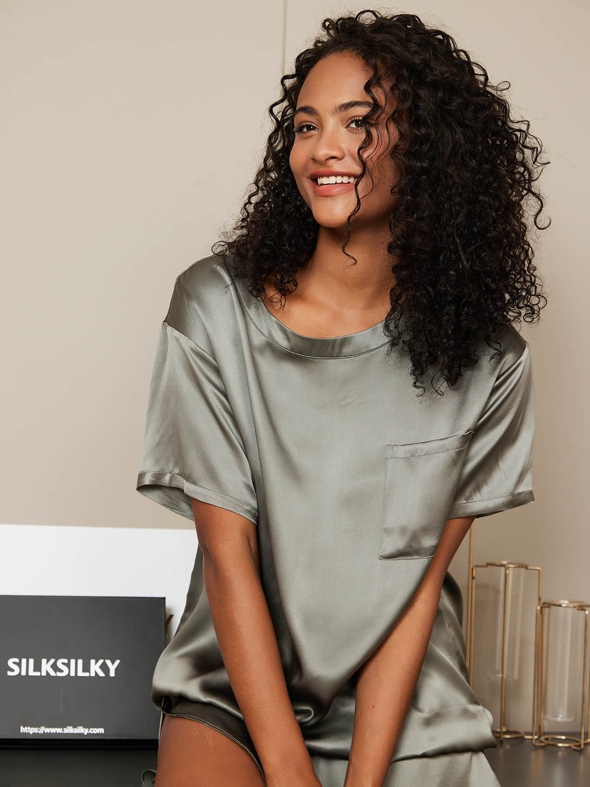 100% Mulberry Silk Short Sleeve Round Neck Women's Pajamas Set