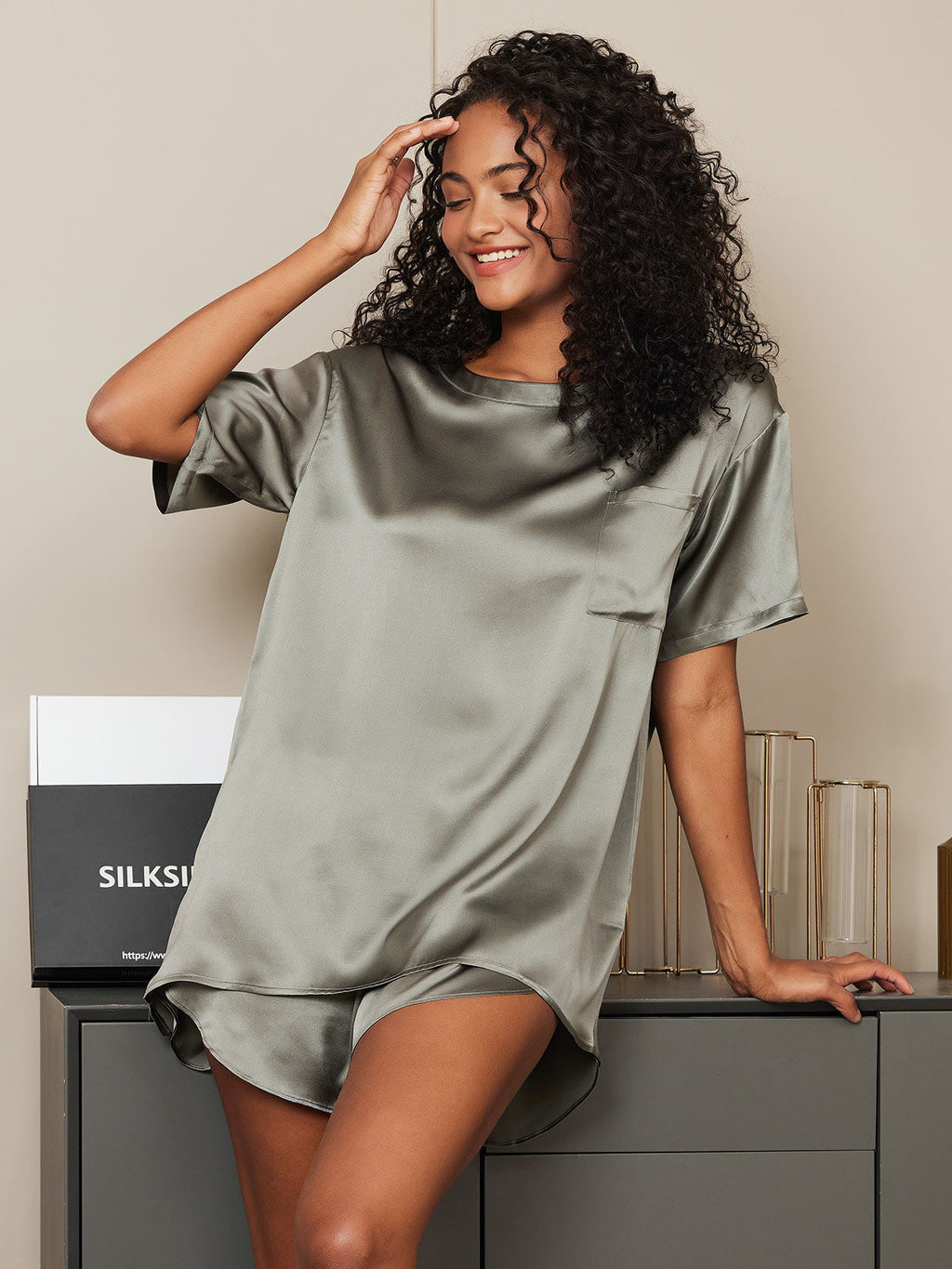 100% Mulberry Silk Short Sleeve Round Neck Women's Pajamas Set