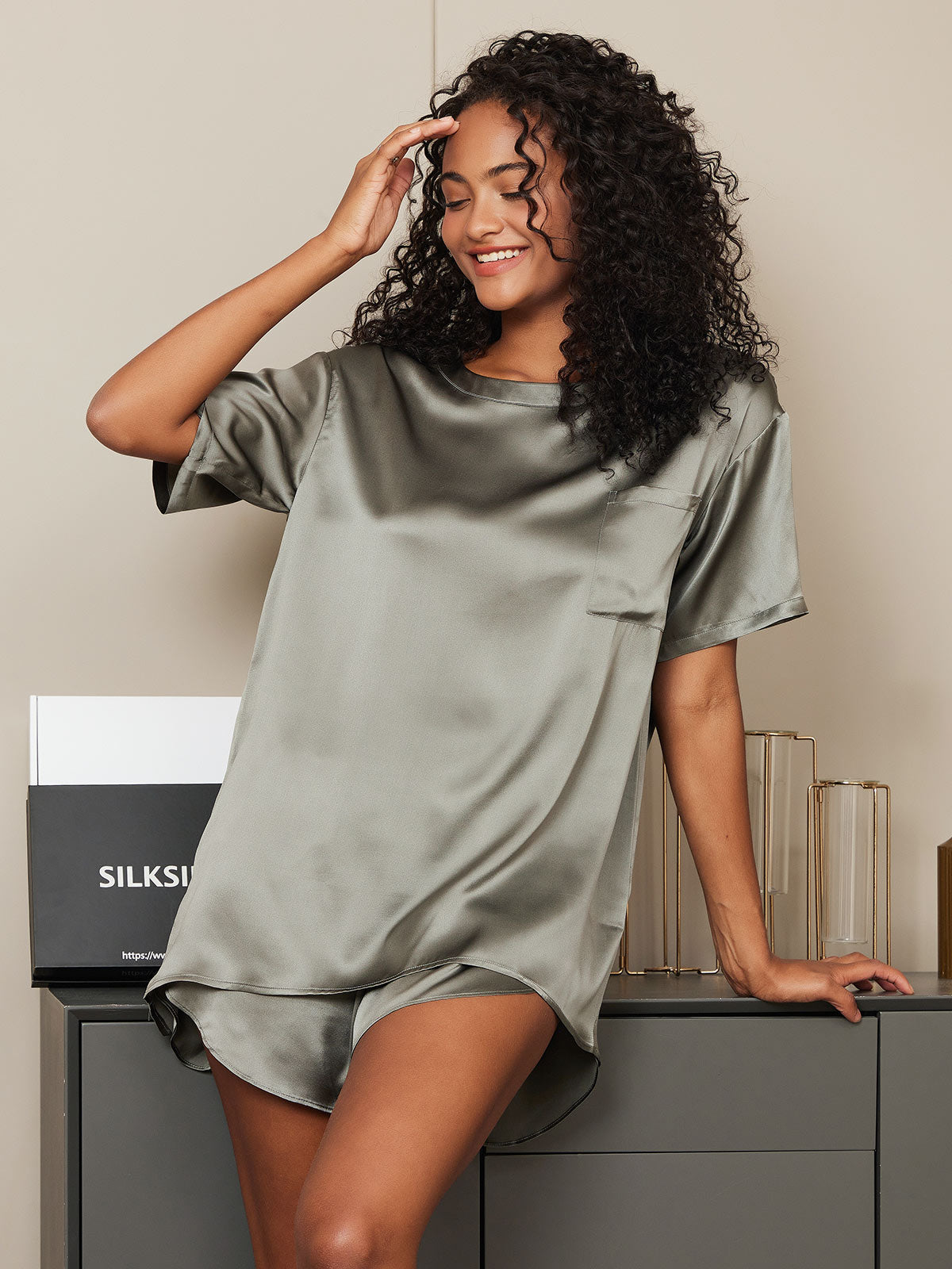 100% Mulberry Silk Short Sleeve Round Neck Women's Pajamas Set
