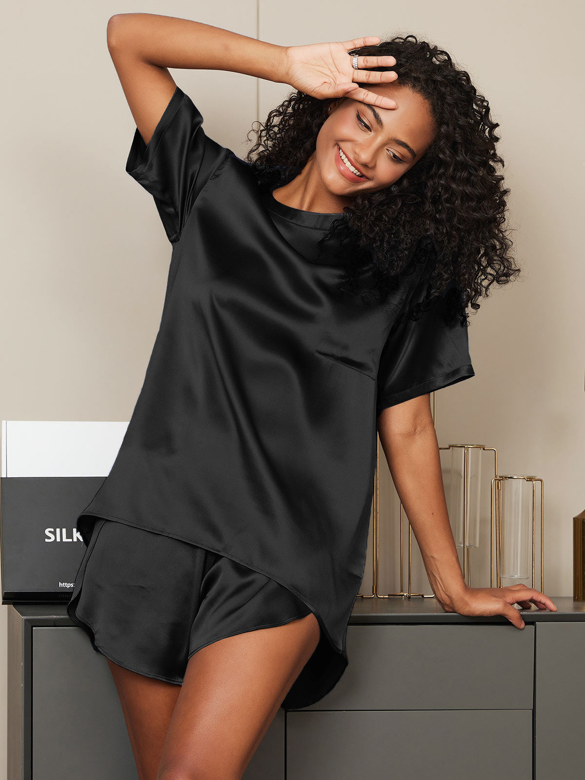 100% Mulberry Silk Short Sleeve Round Neck Women's Pajamas Set