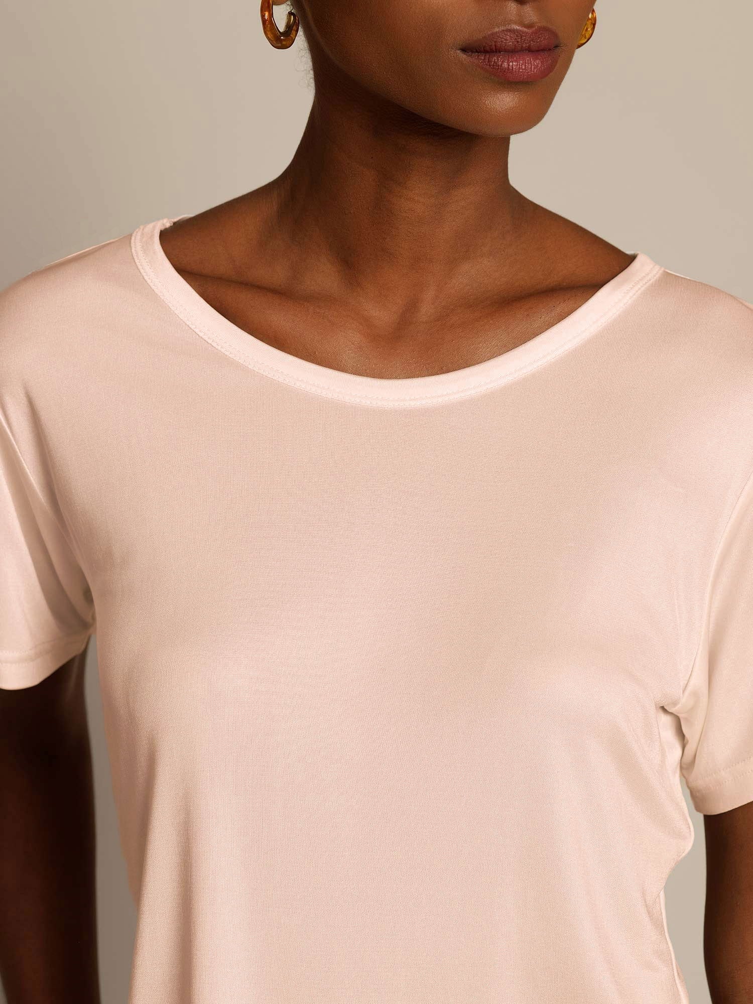Women's Pure Silk Short Sleeve Round Neck T-Shirt