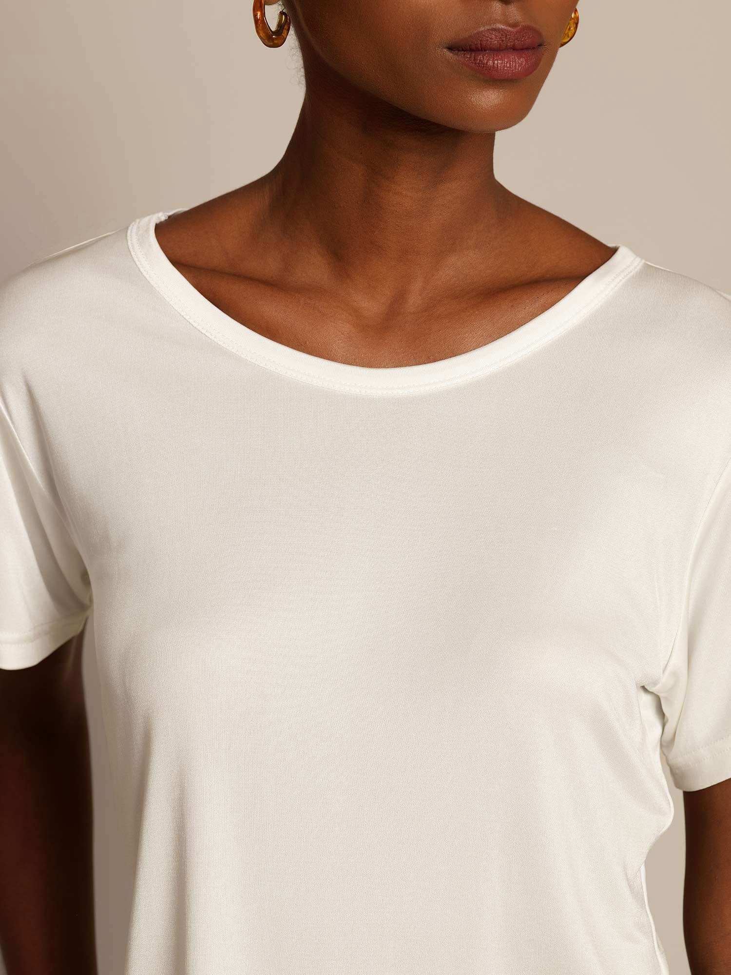 Women's Pure Silk Short Sleeve Round Neck T-Shirt