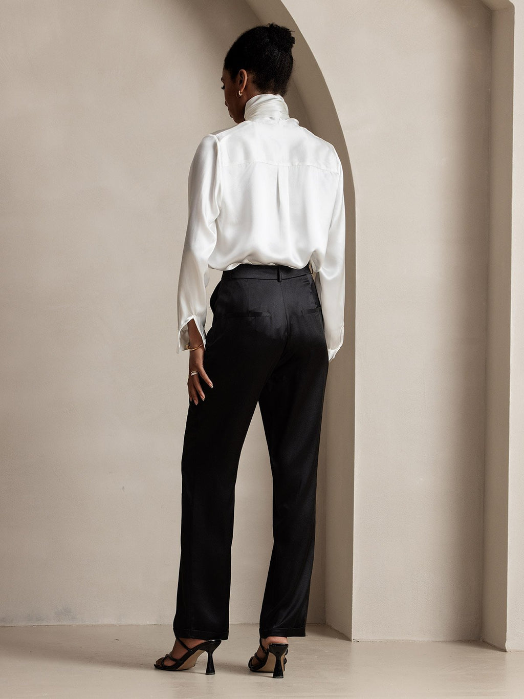 19Momme Silk High Waist Straight Fit Women's Pants with Zipper Side Pockets Design
