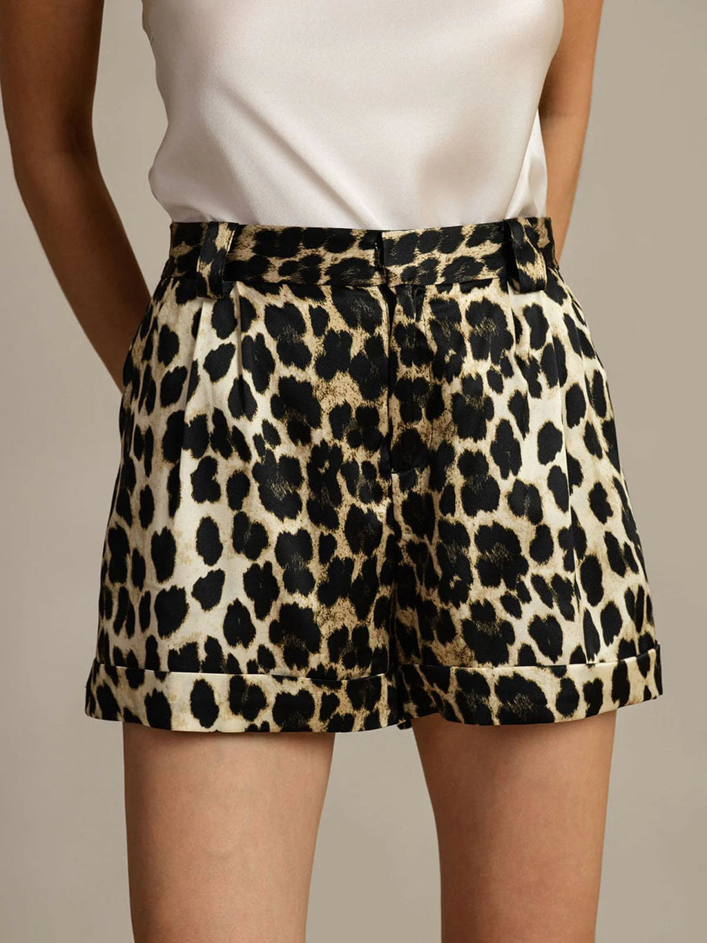 19Momme Women's Silk Leopard Print Cuffed Shorts With Side Pockets Design